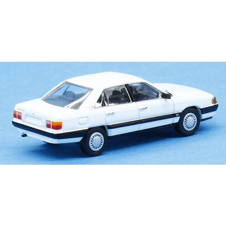 Brekina 870436 -  Audi 100 (C3), białe, 1982