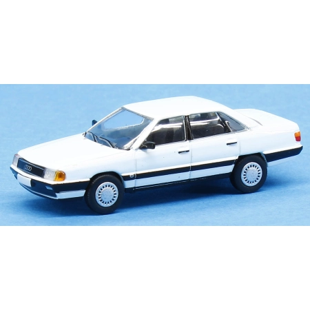 Brekina 870436 -  Audi 100 (C3), białe, 1982
