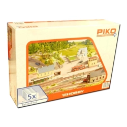 Piko 61923 - Zestaw 5 budynków wiejskich, do sklejania.