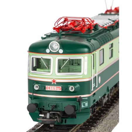Piko 21022 – Elektrowóz serii E669.1 CSD III z dźwiękiem