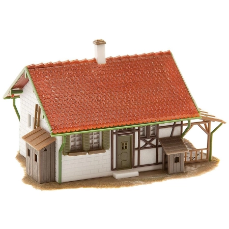 Faller 130277 - Wiejski dom z muru pruskiego, 115 x 87 x 59 mm.