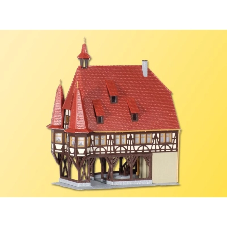 Kibri 37104 - Ratusz w Michelstadt, L 12 x W 8 x H 16 cm.
