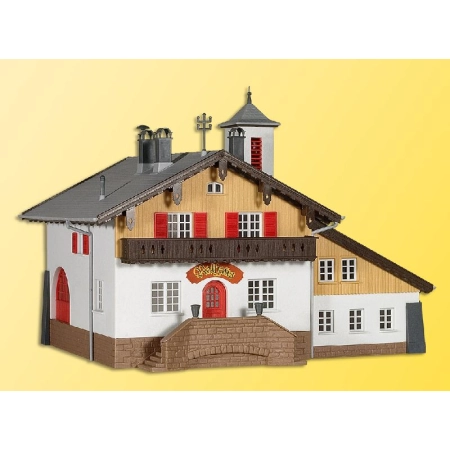 Kibri 39214 - Remiza strażacka (CH), zestaw do sklejania.