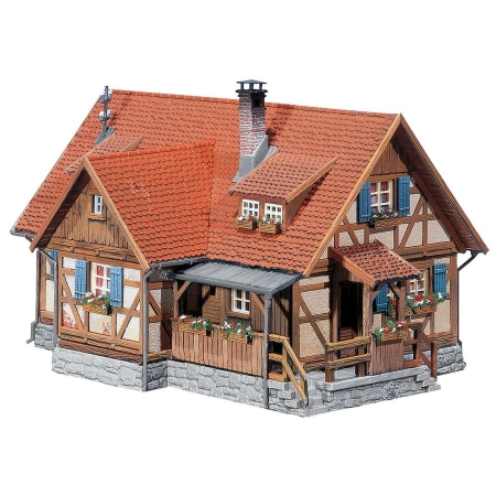 Faller 130270 - Wiejski dom z muru pruskiego, 145 x 103 x 89 mm.