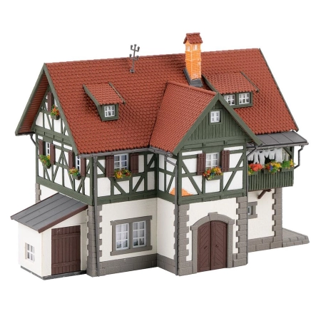 Faller 130572 - Nadleśnictwo, urzędowa siedziba leśniczego, 165 x 102 x 118 mm.