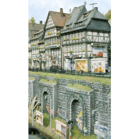 Busch 7032 - Mur oporowy z arkadami, 1 płytka z arkadami 335 x 40 mm.