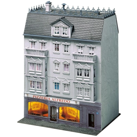 Faller 130446 - Kamienica "Pizzeria Alfredo", 145 x 127 x 203 mm.