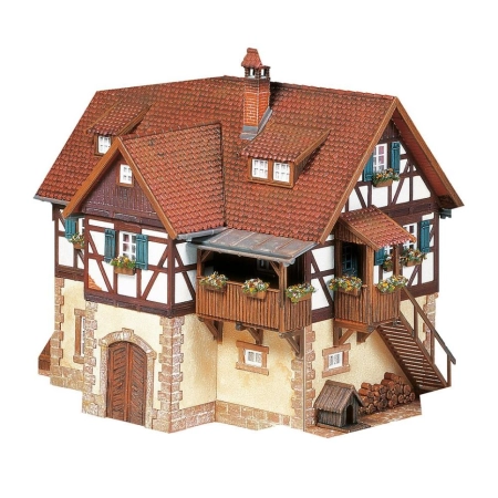 Faller 130266 - Dom z muru pruskiego, 16,5 x 10,2 x 11,8 cm.