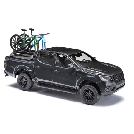 Busch 53724 - Nissan Navara z 2 rowerami