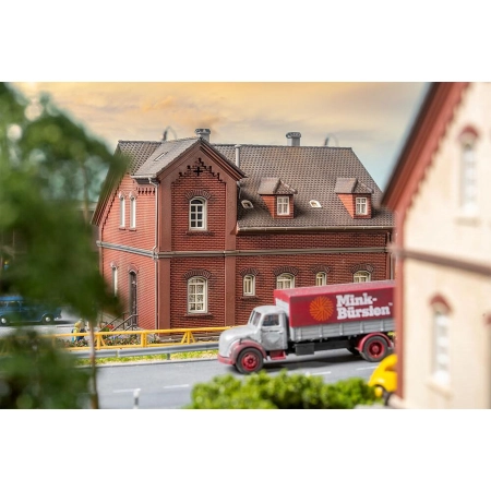 Faller 130753 - Dom osiedlowy Bergmannsplatz 2