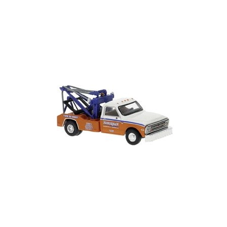 Brekina 19667 - Chevrolet C30 Tow Truck "Suburban"