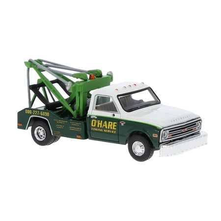 Brekina 19666 - Chevrolet C30 holownik "O'Hare" z Chicago