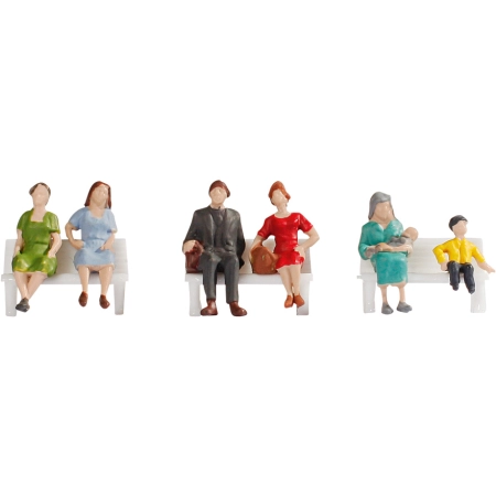 Noch 18131 - Figurki siedzące, 6 figurek.