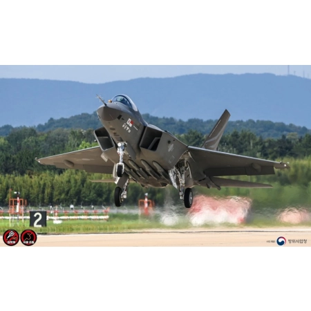 Academy 12585 - ROKAF KF-21 Boramae - 1:72.