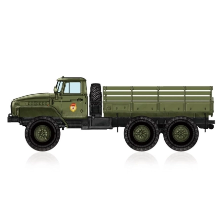 HOBBY BOSS 82930 - Samochód ciężarowy URAL-4320 (polskie malowanie) - 1:72