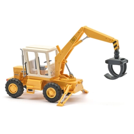 Busch 54407 - Ciągnik TIH 445 z chwytakiem do drewna