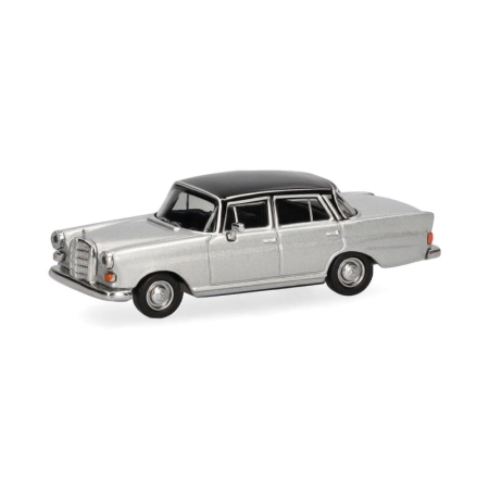 Herpa 430739-005 - MB 200 z tylnym spojlerem, srebrny czarny