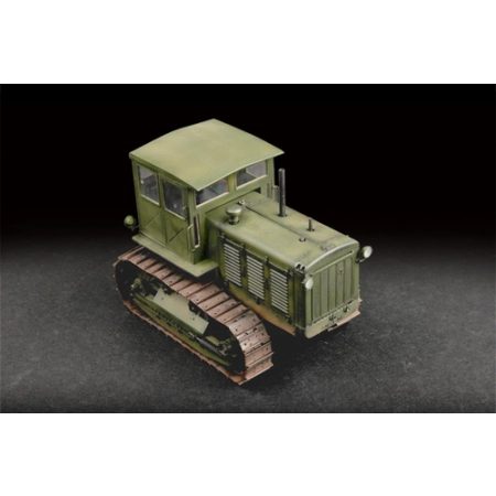 TRUMPETER 07111 - Ciągnik gąsienicowy ChTZ S-65 Stalinets z kabiną - 1:72