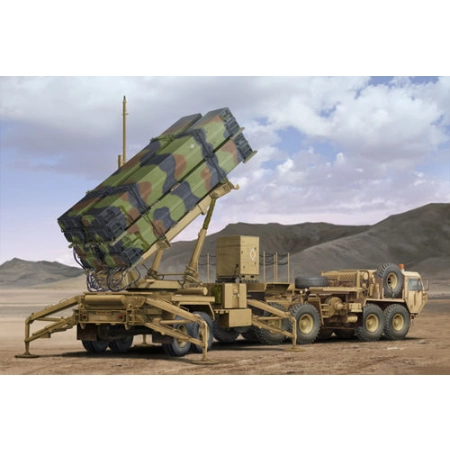 TRUMPETER 01037 - M983 HEMTT & M901 Launching Station of MIM 104F Patriot SAM System (PAC-3) - 1:35