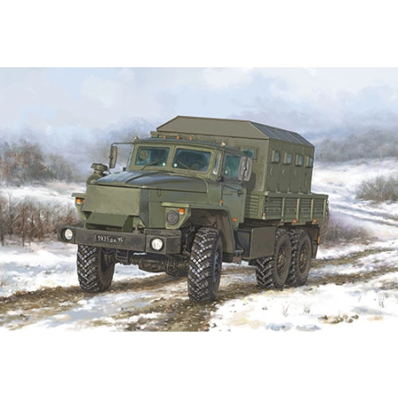 TRUMPETER 01071 - Samochód ciężarowy URAL-4320 CHZ - 1:35